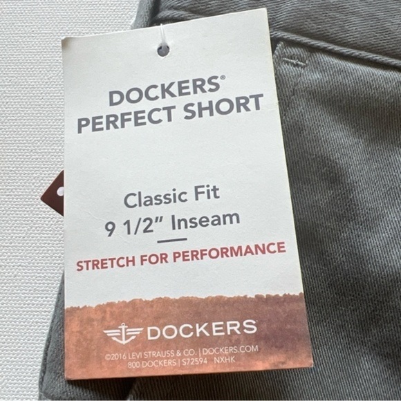 NWT LEVI STRAUSS DOCKERS MEN‎ SIZE 42 (42x9.5) GRAY SHORTS-STRETCH MID RISE (A4) - Picture 2 of 7